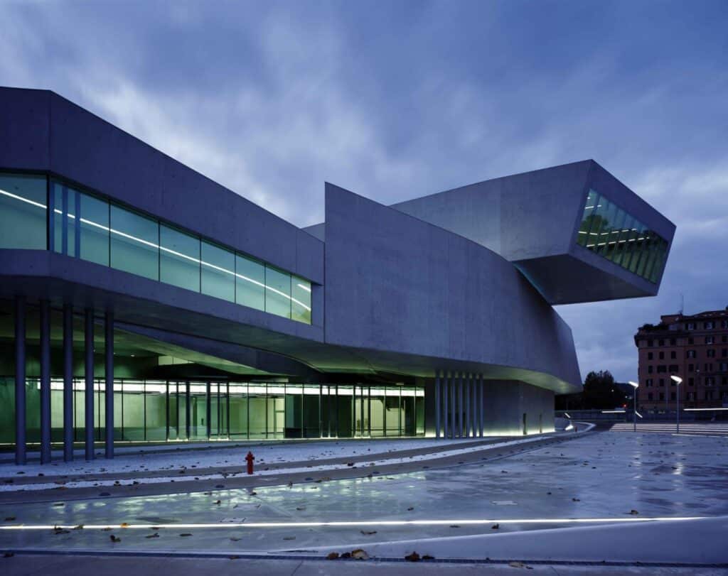 متحف الفن المعاصر (MAXXI) - روما، إيطاليا (2009)