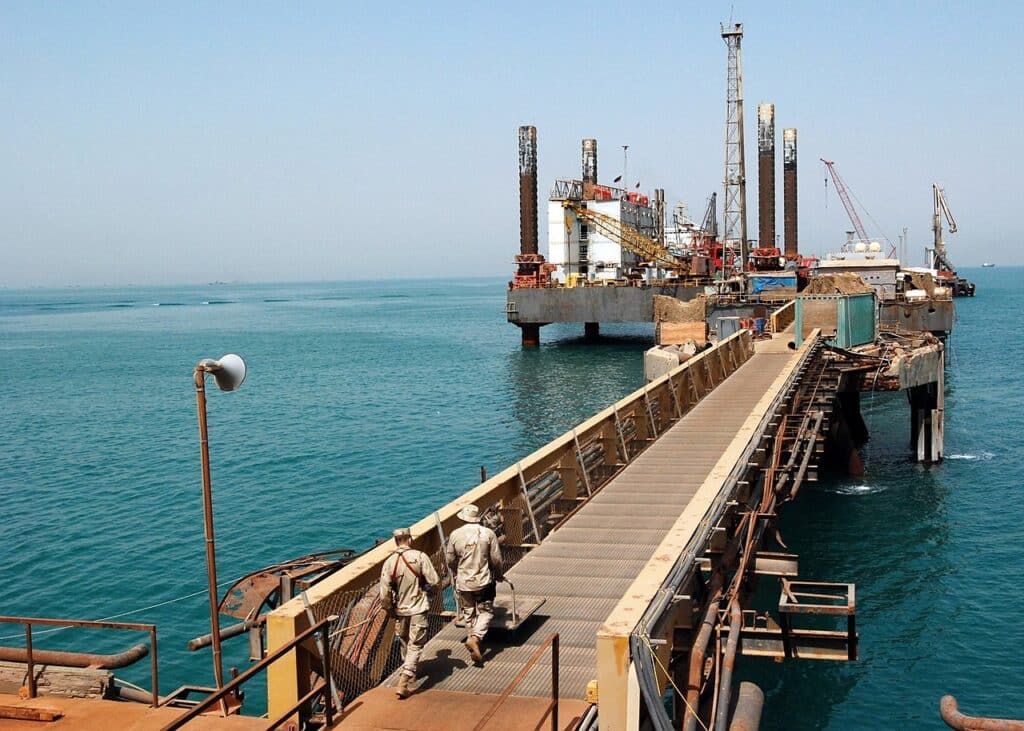 ميناء البصرة النفطي